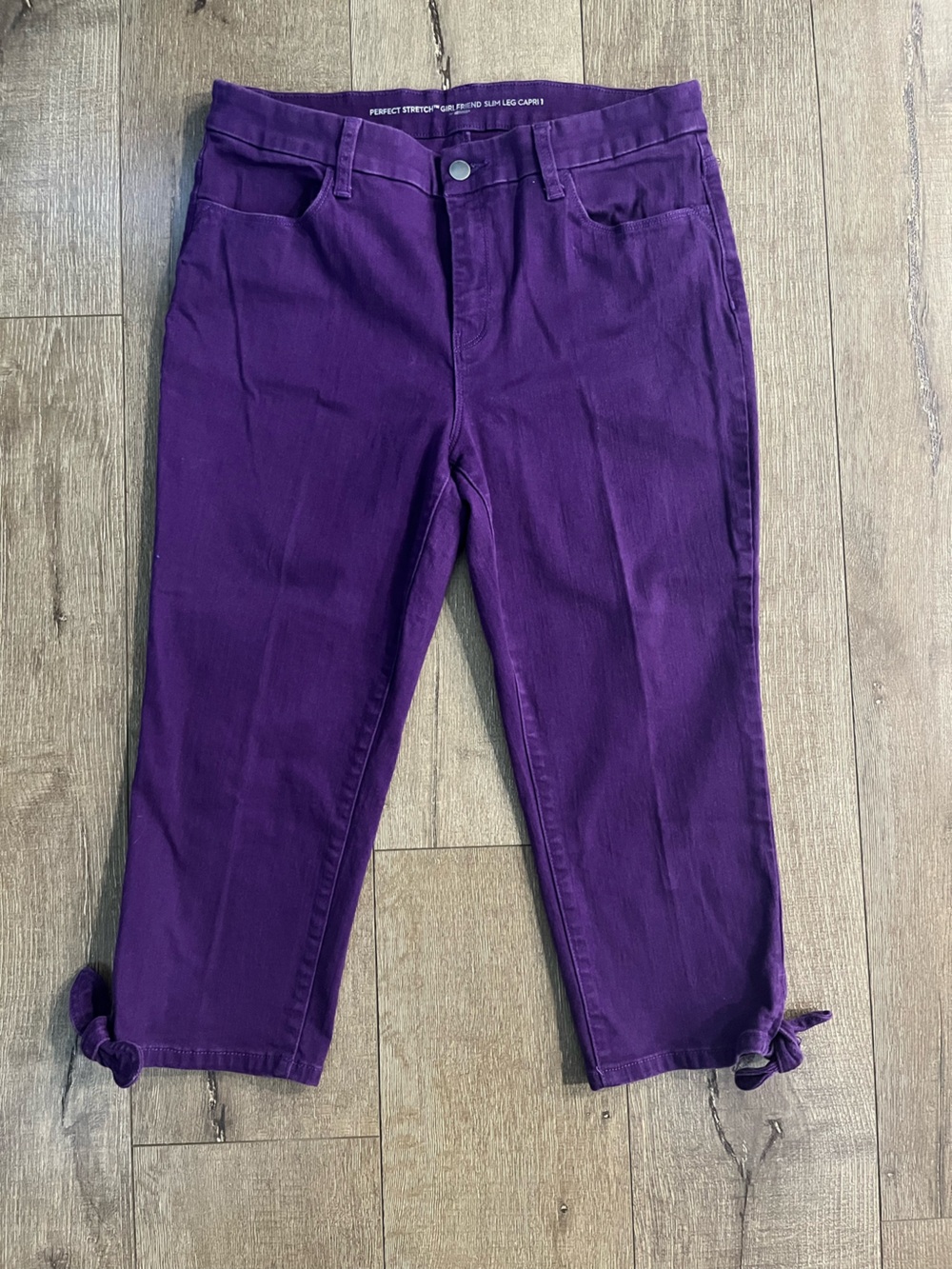 Chico's Perfect Stretch Girlfriend Slim Leg Capri Pants